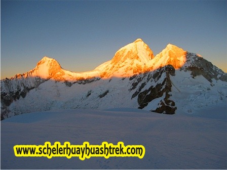 Amanecer en los Nevados Huandoy